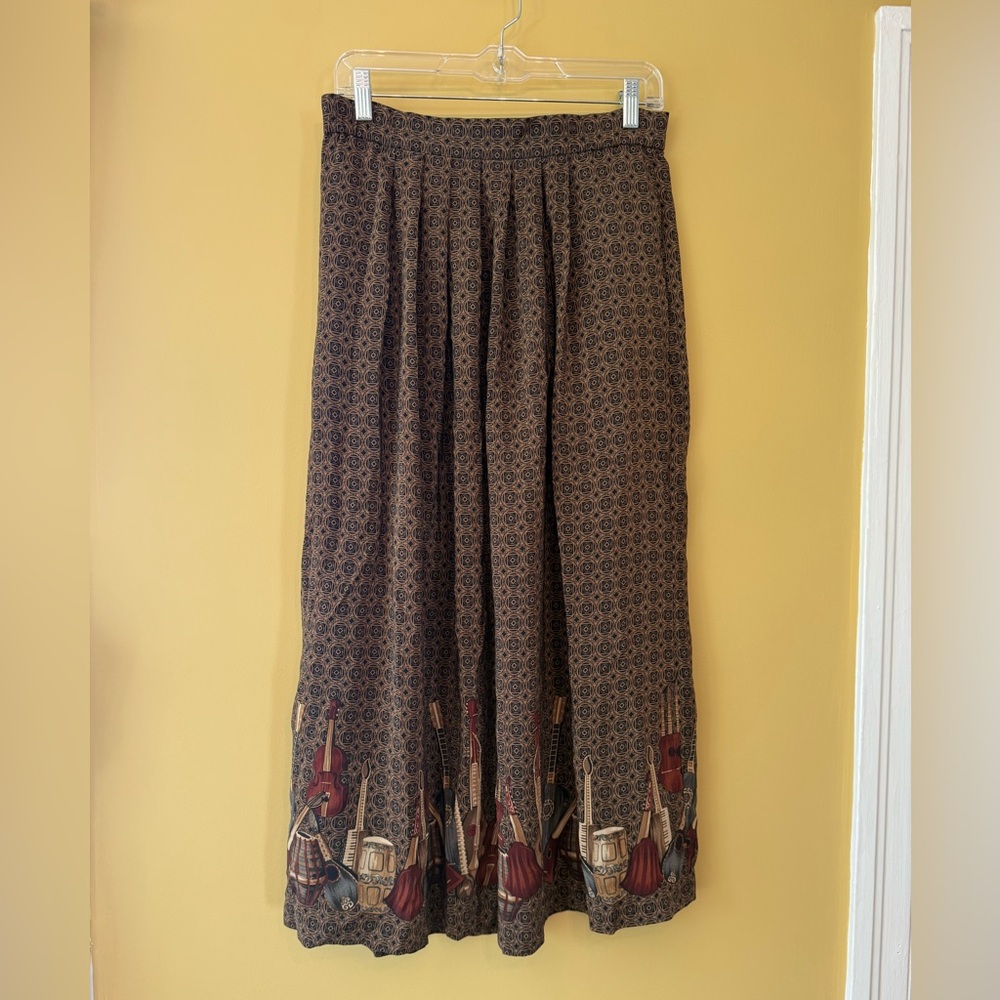 Elegant Brown Guitar Patterned Skirt